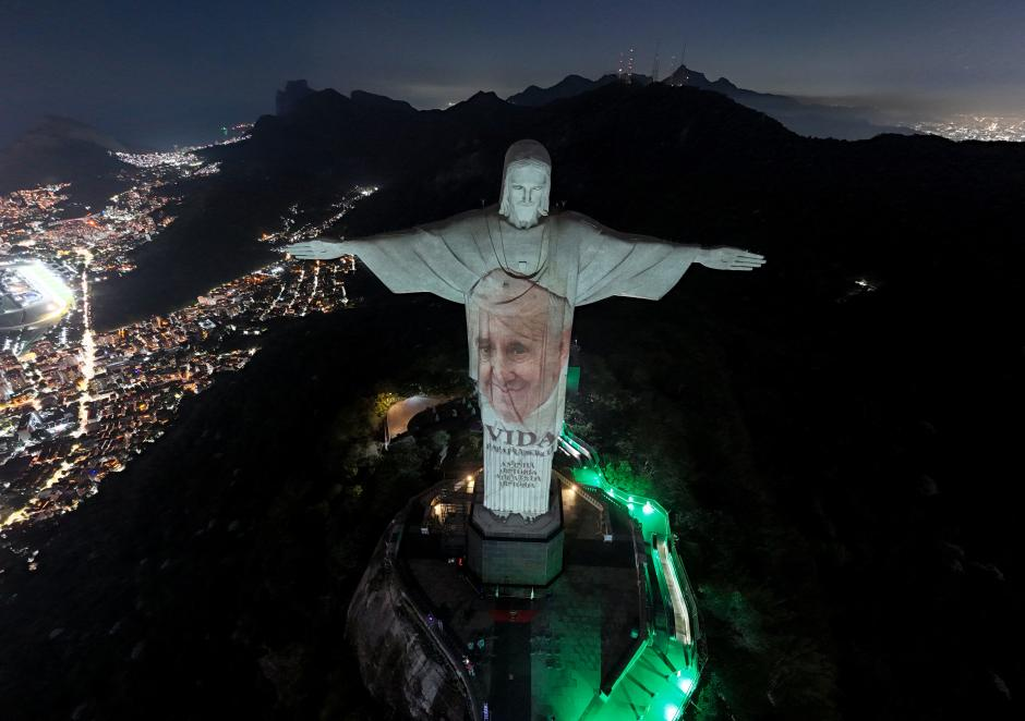 El Cristo Redentor de Río de Janeiro envía un mensaje de "fuerza" al papa Francisco 3 el cristo redentor de rio de janeiro envia un mensaje de fuerza al papa francisco laverdaddemonagas.com image 1