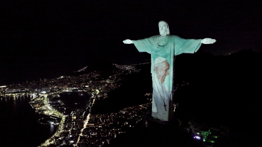 El Cristo Redentor de Río de Janeiro envía un mensaje de "fuerza" al papa Francisco 2 El Cristo Redentor de Río de Janeiro envía un mensaje de "fuerza" al papa Francisco