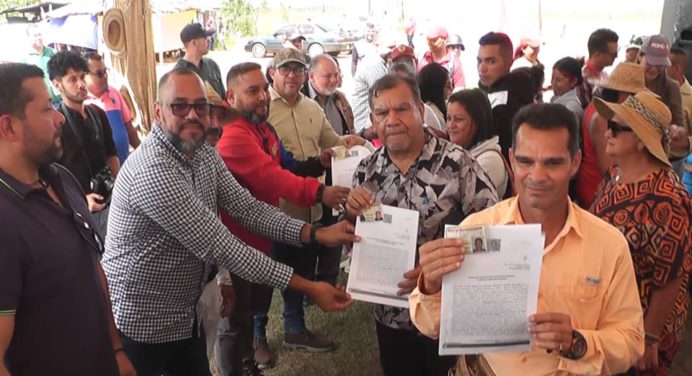 Enaltecen legado de Ezequiel Zamora con entrega de títulos de tierras a productores