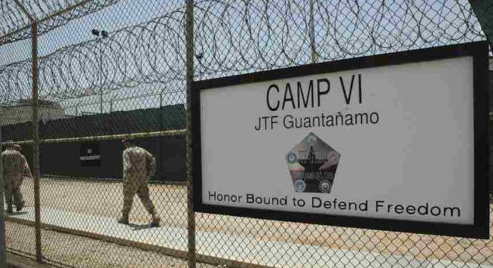 Juez bloqueó traslado de tres venezolanos desde Nuevo México a la base de Guantánamo