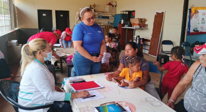 Llevan operativo médico a la comunidad de Alto Potrerito