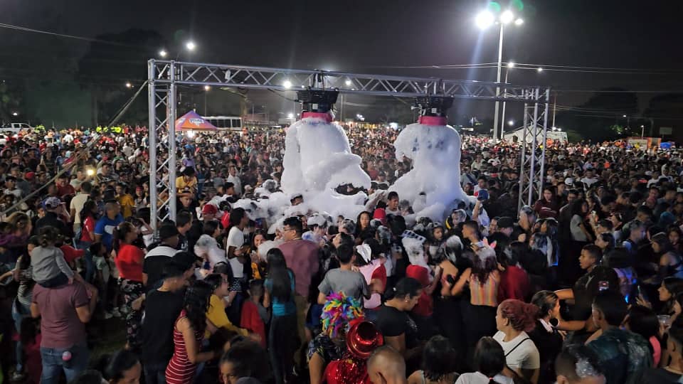 Maturineses gritaron ¡Carnaval! en la redoma de la UDO 3 maturineses gritaron carnaval en la redoma de la udo laverdaddemonagas.com grito3
