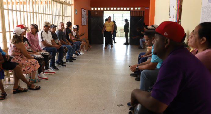 Monaguenses participan en primera consulta popular del 2025