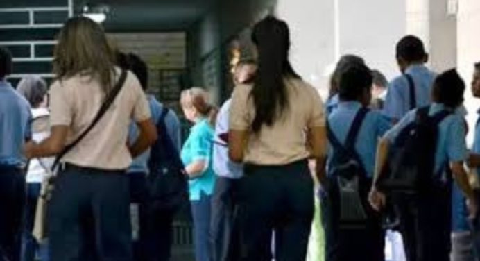 Unos 11 alumnos resultaron afectados por la inhalación de perfume en escuela de Barinas