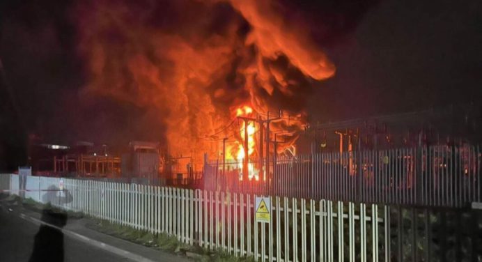 200 mil pasajeros afectados por incendio cerca del aeropuerto de Heathrow