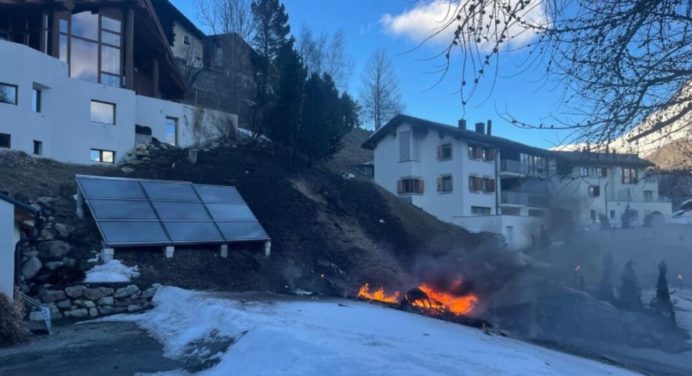 Accidente aéreo en Suiza: Tres muertos al estrellarse una avioneta en un vecindario