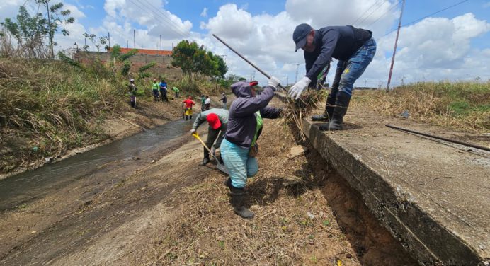 Alcaldía de Maturín inició saneamiento del caño Las Carolinas