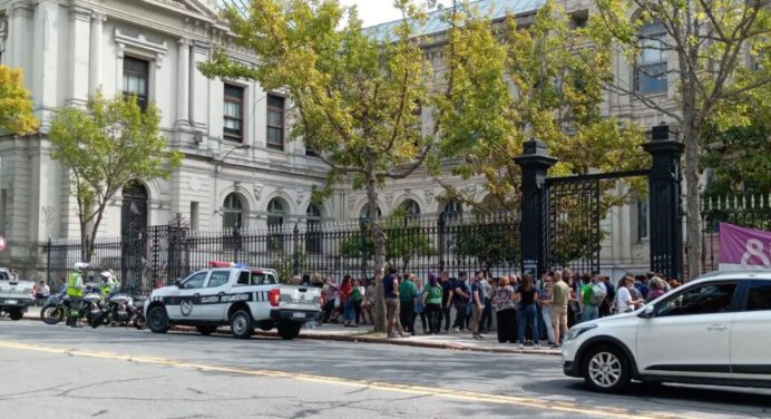 ¡Angustia! Amenaza de bomba en la universidad católica de Uruguay