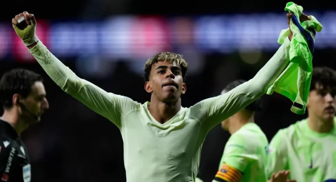 Atlético de Madrid perdió ante un arrollador Barcelona en minutos finales