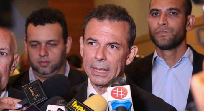 Cambio en la Plataforma Unitaria: Roberto Enríquez toma el lugar de Omar Barboza
