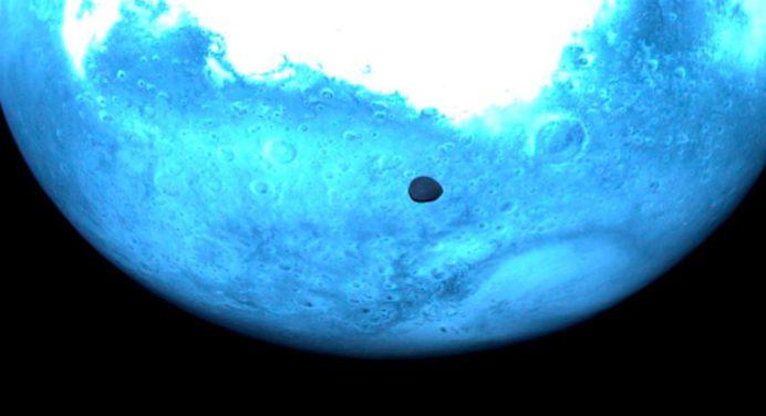 Captan imágenes de la luna más misteriosa de Marte