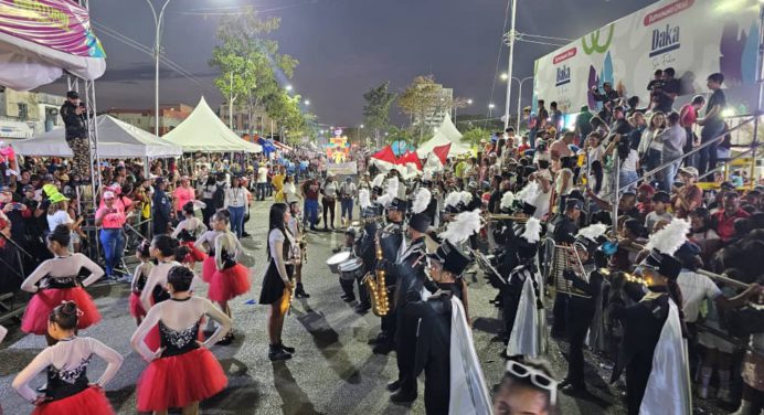 Carnaval 2025: Cuarto día de desfile desbordó la avenida Raúl Leoni