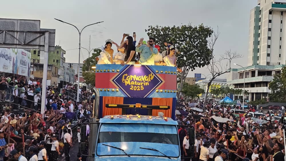 Carnaval 2025: Cuarto día de desfile desbordó la avenida Raúl Leoni 3 carnaval 2025 cuarto dia de desfile desbordo la avenida raul leoni laverdaddemonagas.com desfile3