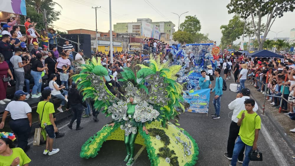 Carnaval 2025: Cuarto día de desfile desbordó la avenida Raúl Leoni 4 carnaval 2025 cuarto dia de desfile desbordo la avenida raul leoni laverdaddemonagas.com desfile4