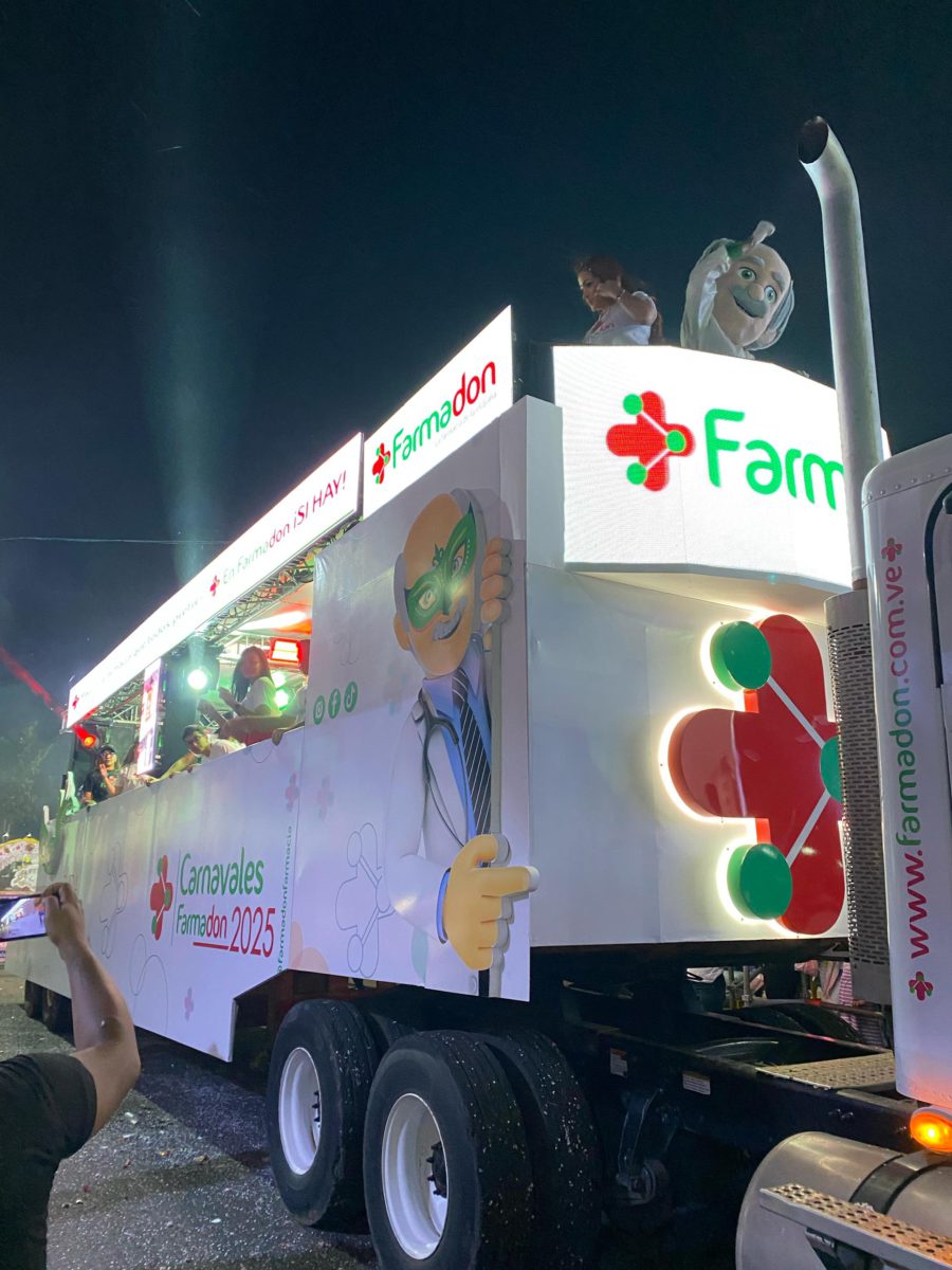 carroza de farmadon presente en el tercer desfile del carnaval de maturin laverdaddemonagas.com farmadon 0