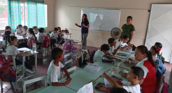 CMDNNA imparte conversatorio sobre acoso escolar en la EB Pedro Campos de Las Cocuizas