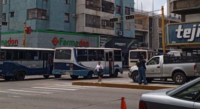 Fallas eléctricas generan caos en tránsito vehicular