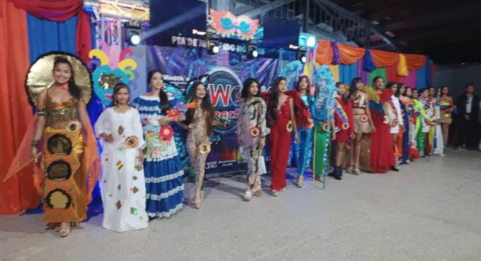 Crystal Maestre fue coronada como reina del Carnaval de Santa Bárbara