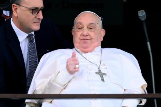 papa Francisco regresa