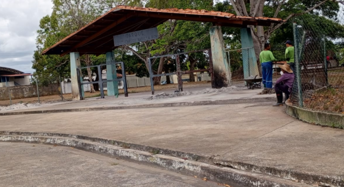 En Las Cocuizas piden cese a la quema de maleza en el Padilla Ron