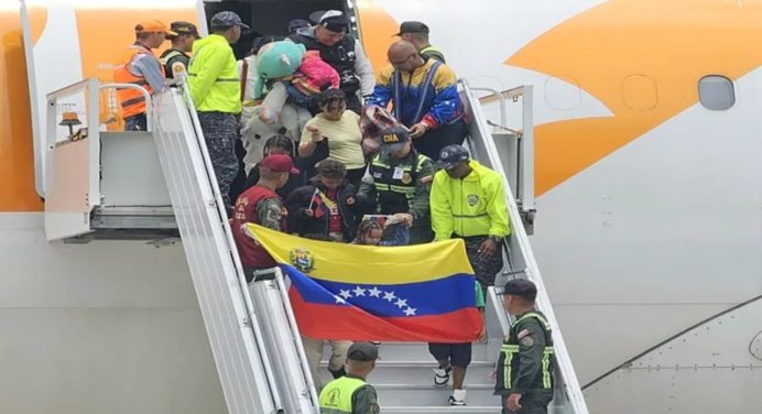Este domingo arribará al país vuelo con migrantes venezolanos desde EE.UU.