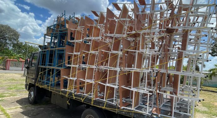 Estudiantes de Chaguaramal estrenarán pupitres y mesas sillas