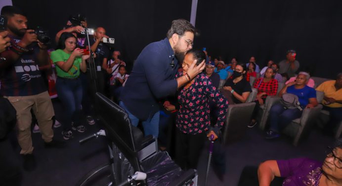 Gobernador Luna entrega de 250 ayudas a monaguenses