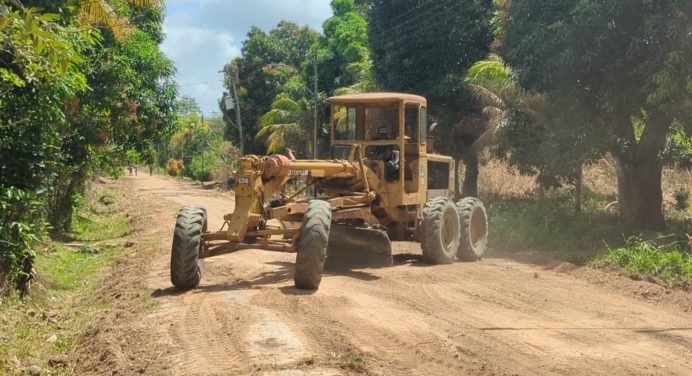 Gobierno Bolivariano mejora vialidad agrícola en Valle del Guarapiche