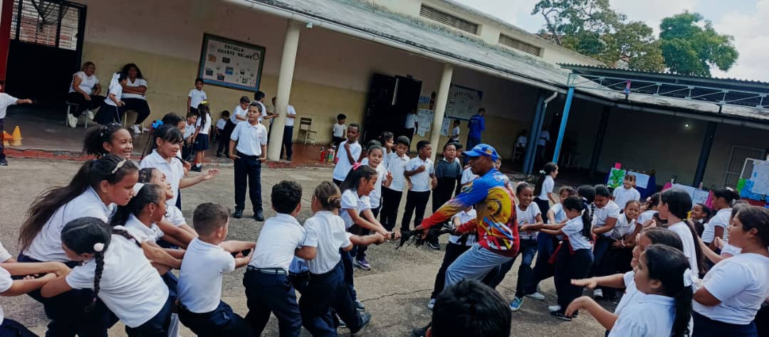 imderma va a la escuela llevo alegria a los estudiantes del vicente salias laverdaddemonagas.com vicente salias2