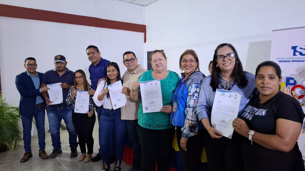 Juramentados 140 jueces y juezas de paz comunal de los municipios del Sur de Monagas 2 juramentados 140 jueces y juezas de paz comunal de los municipios del sur de monagas laverdaddemonagas.com jueces2