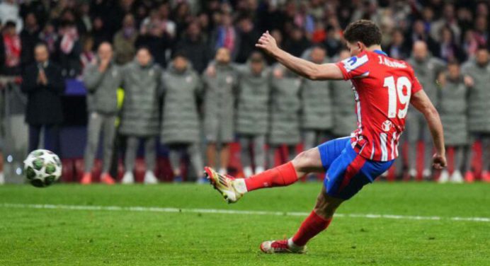 La UEFA ratificó decisión de anular el penal a Julián Álvarez