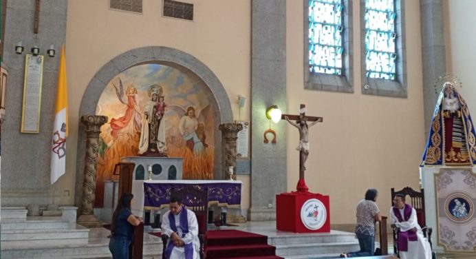 Más de 2 mil feligreses acudieron a jornada de confesiones en Catedral