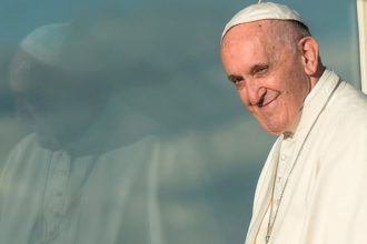 Papa Francisco sigue estable