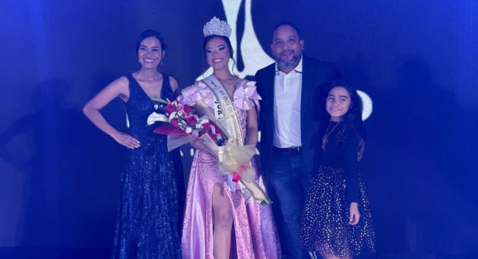 Saray Díaz es la nueva reina de los Carnavales extraordinarios y en paz Cedeño 2025