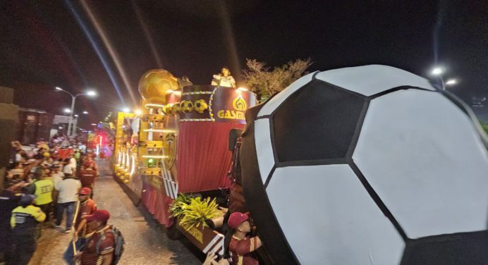 Segundo desfile de Carnaval con alegría y entusiasmo por la avenida Raúl Leoni