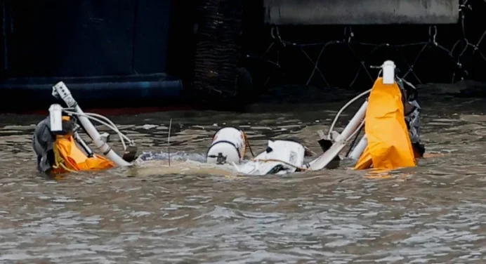 6 muertos al estrellarse helicóptero en el río Hudson