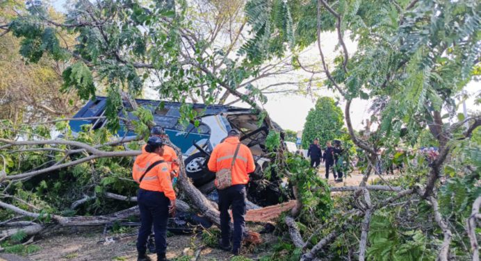 Al menos 22 heridos dejó aparatoso accidente de tránsito en Bolívar