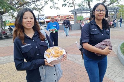 Estudiantes del Iutirla repartieron 280 arepas