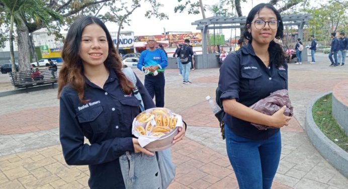Arepas desayunaron maturineses de manos de universitarios