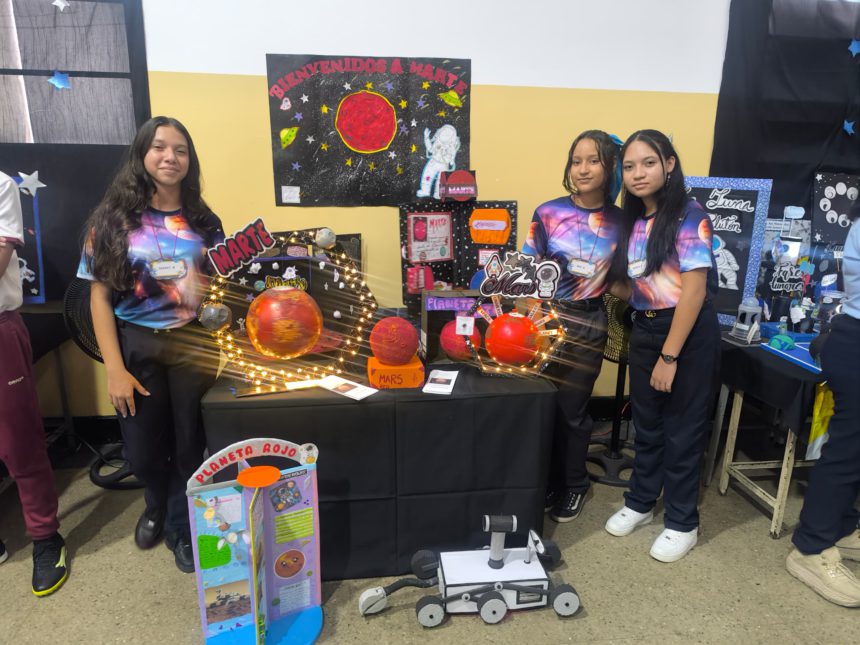 Complejo Educativo Sanz escenario para las ciencias, innovaci贸n y aprendizaje interactivo 1 feria