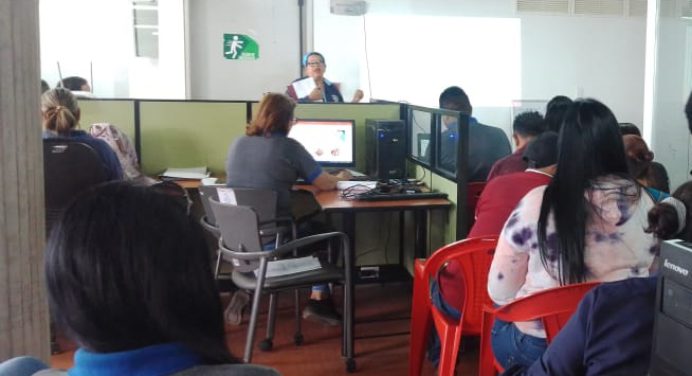 Debaten nuevas leyes de consejos comunales y comunas