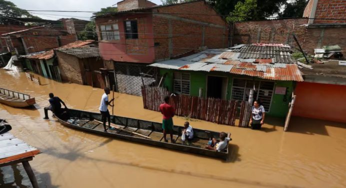 Desbordamiento del río Cauca en Colombia deja más de 3 mil 800 damnificados