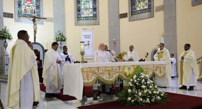 Diócesis realiza viacrucis este viernes de Concilio