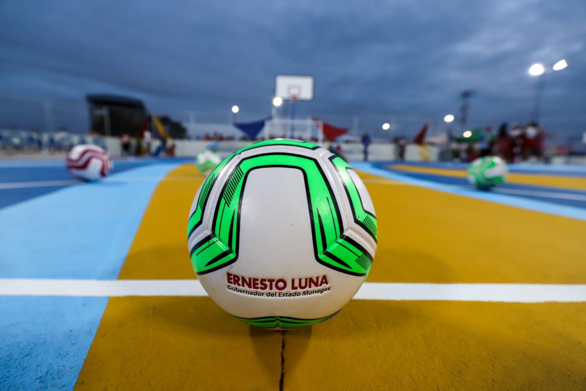 Dos canchas entregó el gobernador Luna en el Complejo Paramaconi 3 dos canchas entrego el gobernador luna en el complejo paramaconi laverdaddemonagas.com cancha3