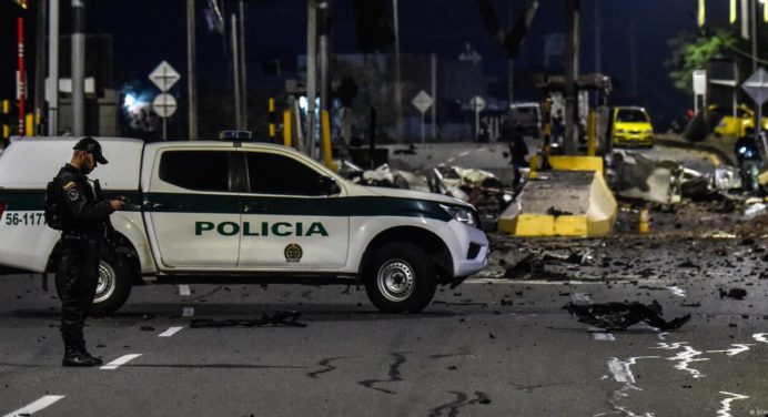 Dos muertos y 24 heridos dejó atentado con bomba en Colombia