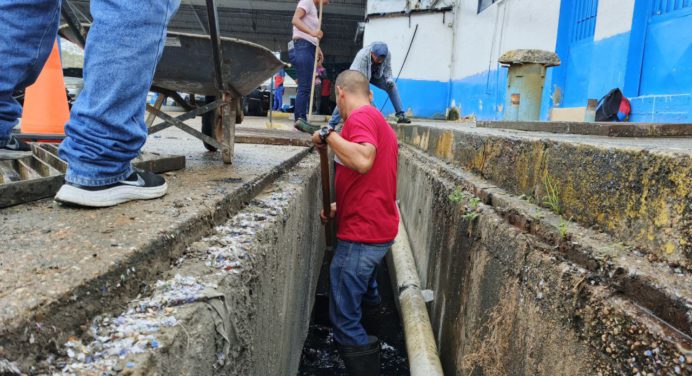 Ejecutan limpieza del sistema de alcantarillado del Terminal de Maturín