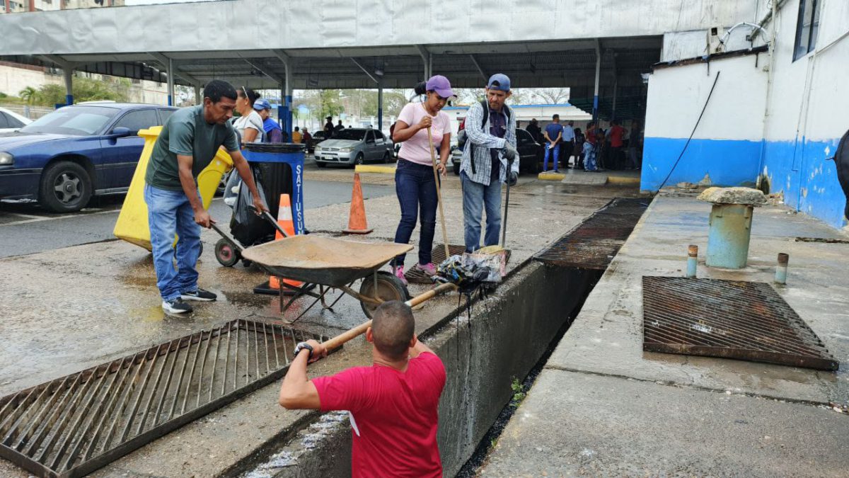 Ejecutan limpieza del sistema de alcantarillado del Terminal de Maturín 2 ejecutan limpieza del sistema de alcantarillado del terminal de maturin laverdaddemonagas.com alcantarillas2