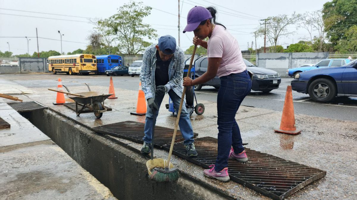 Ejecutan limpieza del sistema de alcantarillado del Terminal de Maturín 3 ejecutan limpieza del sistema de alcantarillado del terminal de maturin laverdaddemonagas.com alcantarillas3