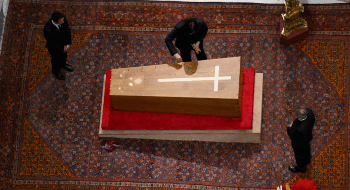 Ataúd sellado: El funeral del Papa Francisco en cifras