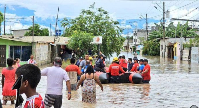 El número de fallecidos por las lluvias en Ecuador alcanza los 42